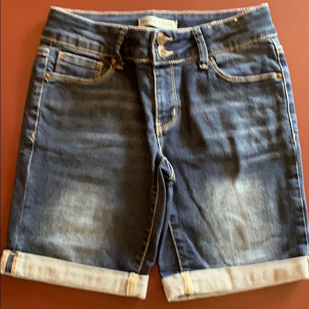 Mudd  Girls shorts size 14 great shape